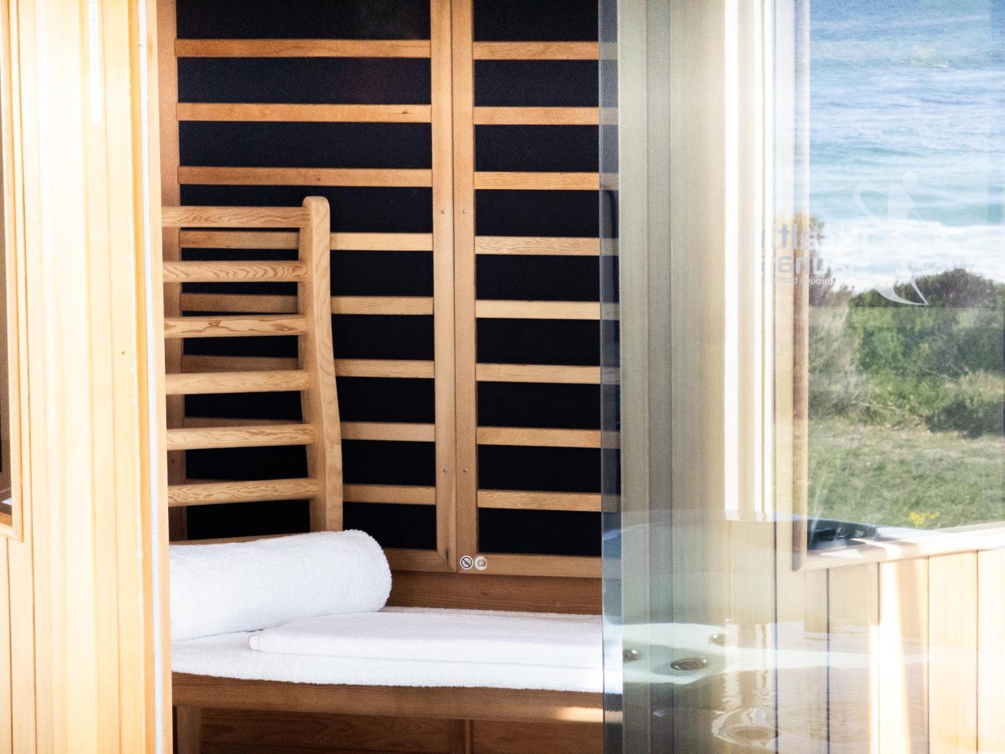 Falmouth Saltwater - Absolute Oceanfront, Fire Pits, Some Villas With Hot Tubs And Sauna מראה חיצוני תמונה