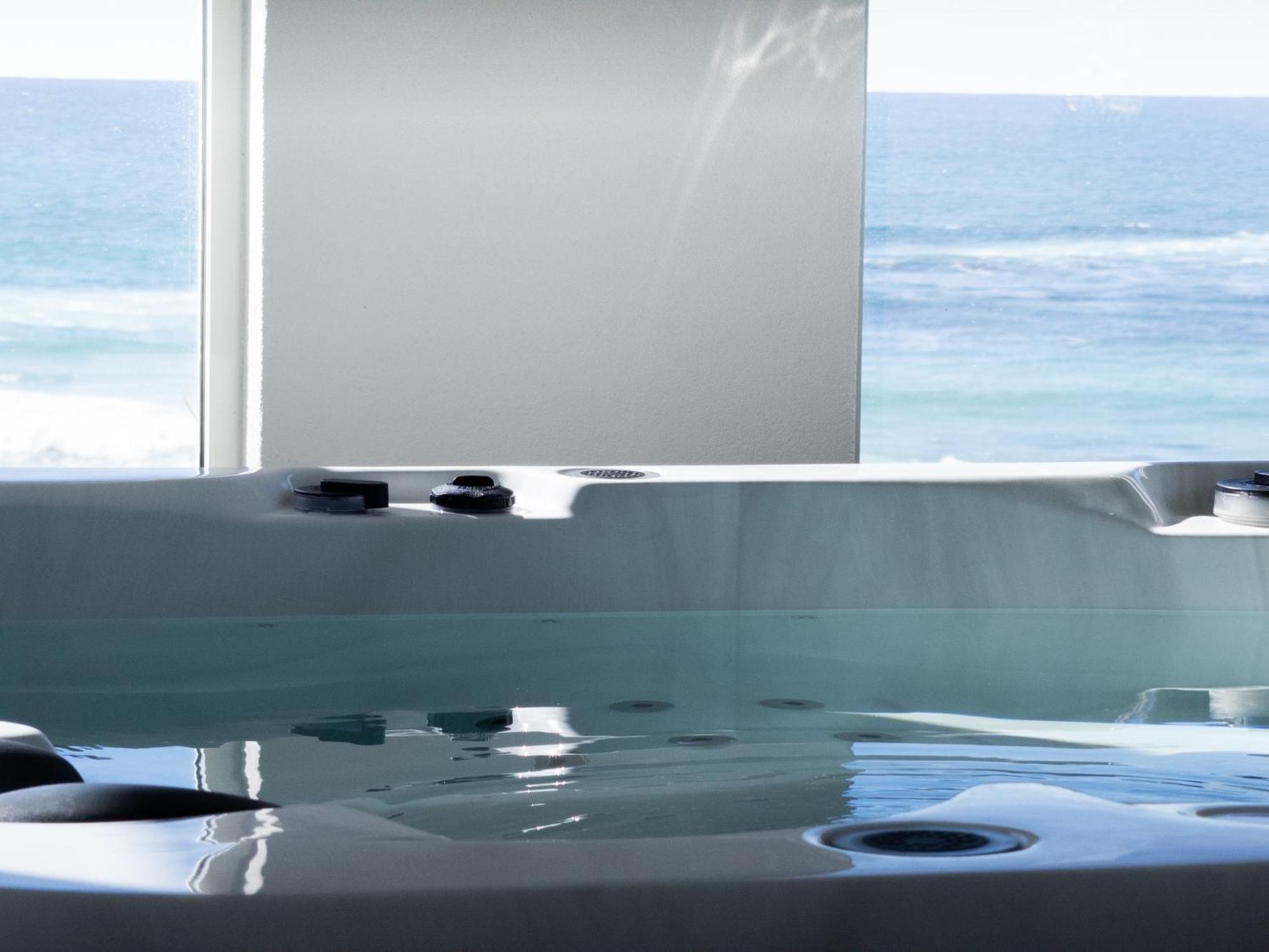 Falmouth Saltwater - Absolute Oceanfront, Fire Pits, Some Villas With Hot Tubs And Sauna מראה חיצוני תמונה