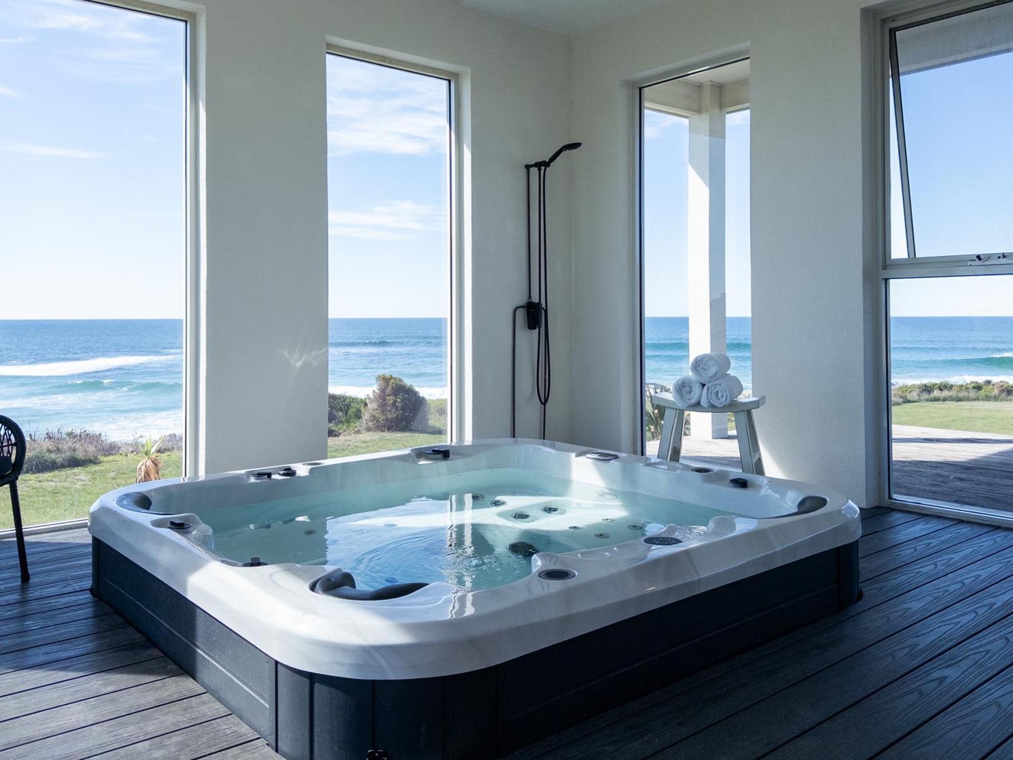 Falmouth Saltwater - Absolute Oceanfront, Fire Pits, Some Villas With Hot Tubs And Sauna מראה חיצוני תמונה