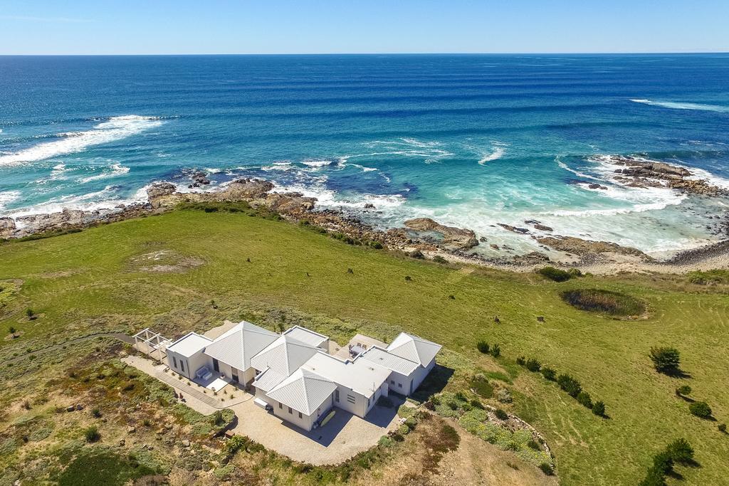 Falmouth Saltwater - Absolute Oceanfront, Fire Pits, Some Villas With Hot Tubs And Sauna חדר תמונה
