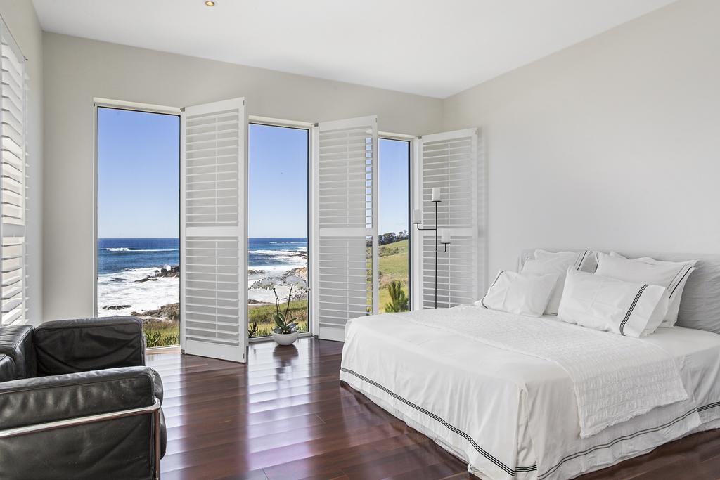 Falmouth Saltwater - Absolute Oceanfront, Fire Pits, Some Villas With Hot Tubs And Sauna חדר תמונה