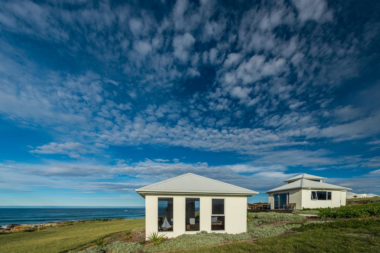 Falmouth Saltwater - Absolute Oceanfront, Fire Pits, Some Villas With Hot Tubs And Sauna מראה חיצוני תמונה